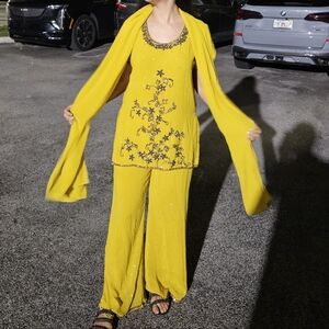 Yellow Embellished Women's Traditional Indian Outfit
